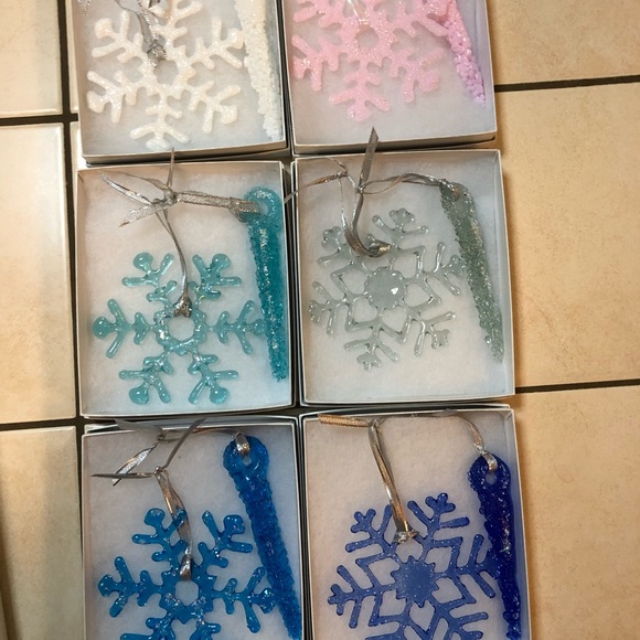 Snowflakes and icicles - Picture 3 of 3